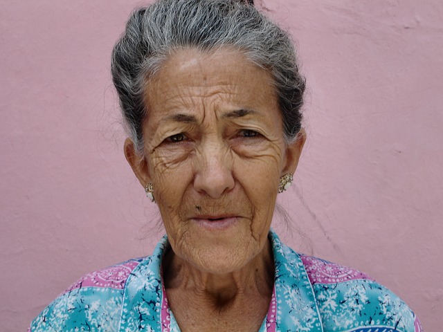 old lady with wrinkle 